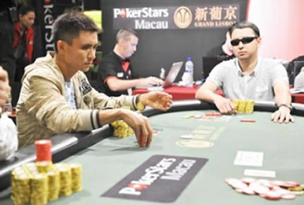 Bobo playing at the final table of the 2009 APPT Macau event