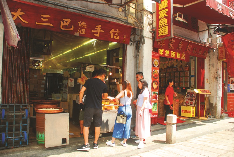 There are a number of well-known restaurants and souvenir shops in the area