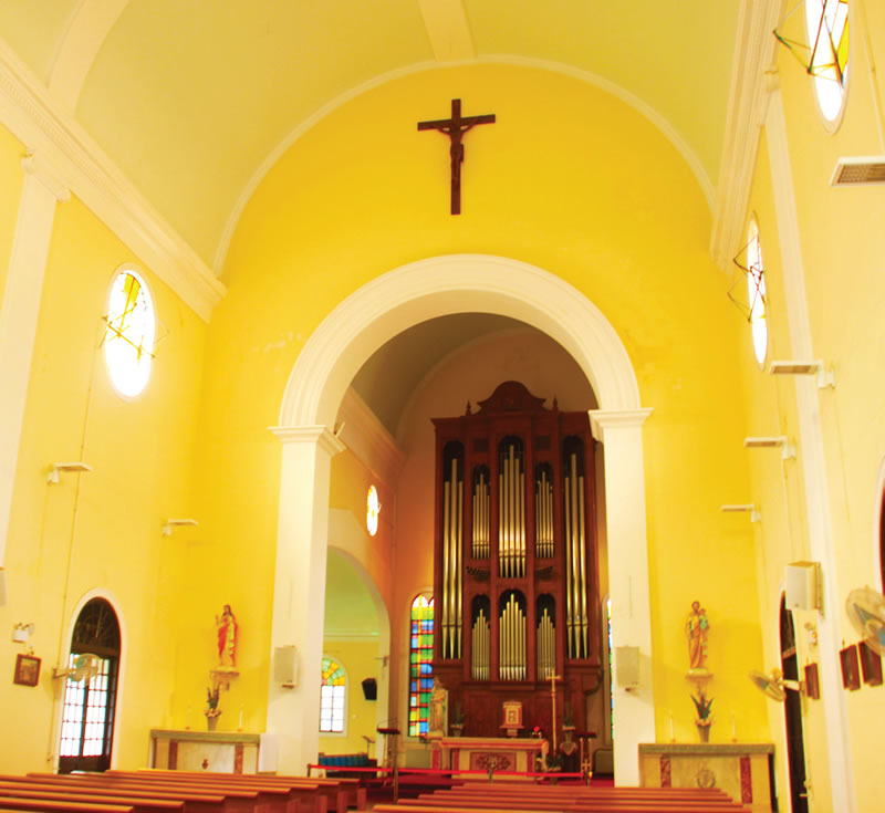 St Lazarus Church features a modern baroque architecture style