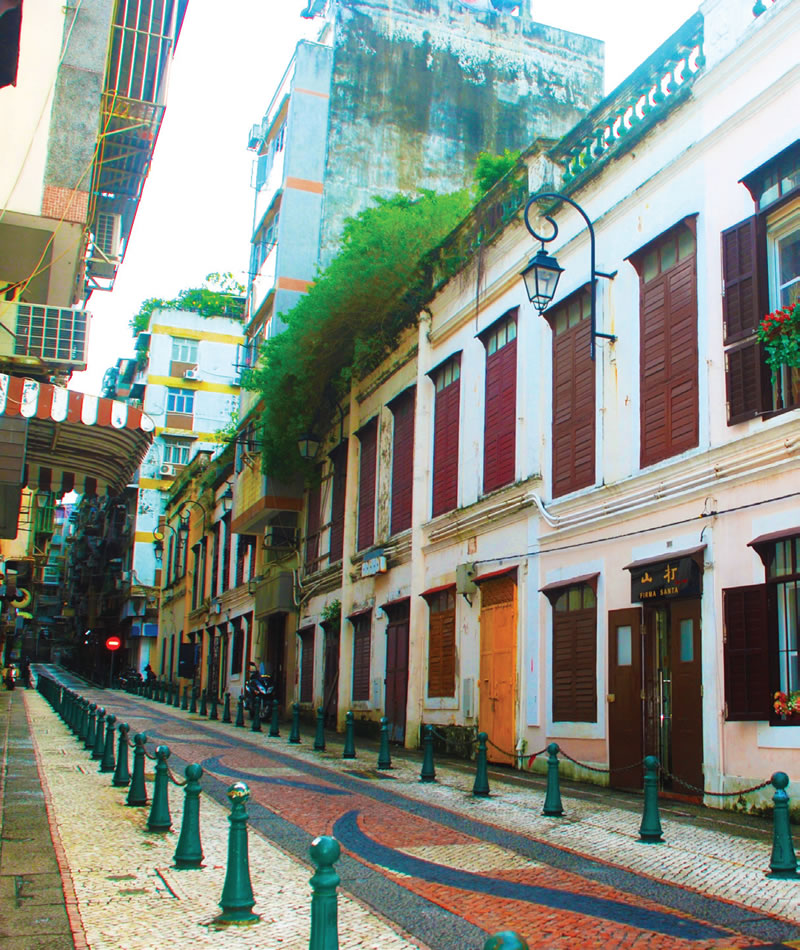 St Lazarus Quarter retains lots of old Portuguese architecture