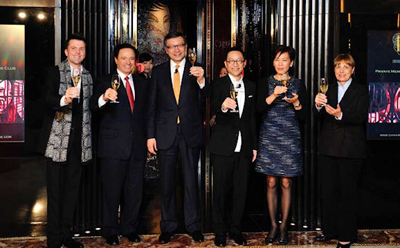 From left to right: China Rouge Executive Manager Mr Noel Furrer, Galaxy Entertainment Group President and Chief Operating Officer Mr Michael Mecca, Galaxy Entertainment Group Vice-Chairman Mr Francis Lui, China Rouge designer Mr Alan Chan, Galaxy Entertainment Group Director of Human Resources and Administration Ms Eileen Lui, Galaxy Macau Senior Vice President Non-Gaming Operations Ms Gillian Murphy