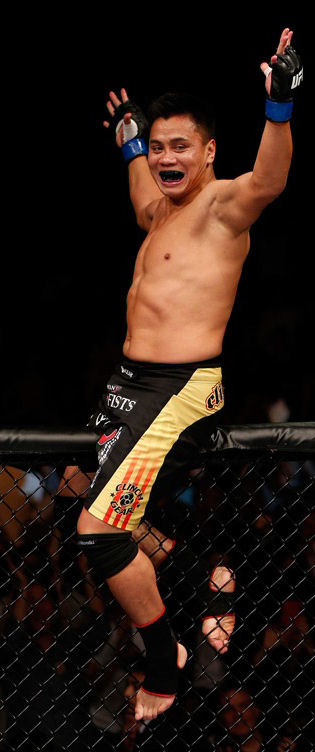 Cung Le celebrates after the fight