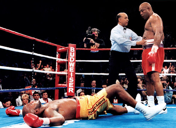 福尔曼于1994年击倒迈克·摩尔后，成为史上年龄最大的世界重量级拳王