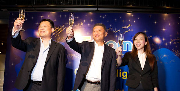 （左起）乐透游戏加拿大总裁Frank Peng、乐透游戏主席陈捷先生，以及乐透游戏首席运营官赵轶女士