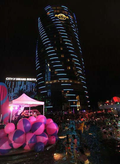 The Hard Rock Hotel was the venue for SPLASH Volume 8 which saw revelers party the day and night away at the famous pool