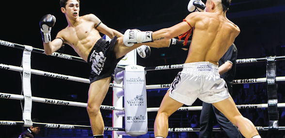 Leo Pinto lands a kick on his way to victory over Kenneth Lee during the highly entertaining Thai Fight World Battle at the Venetian Macao