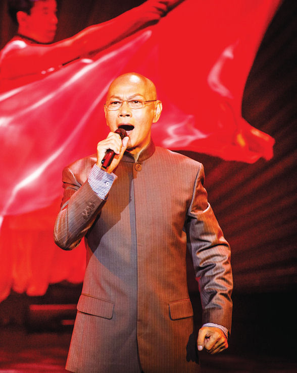Liza Wang's husband Law Kar-ying was a special guest performer during her impressive concert