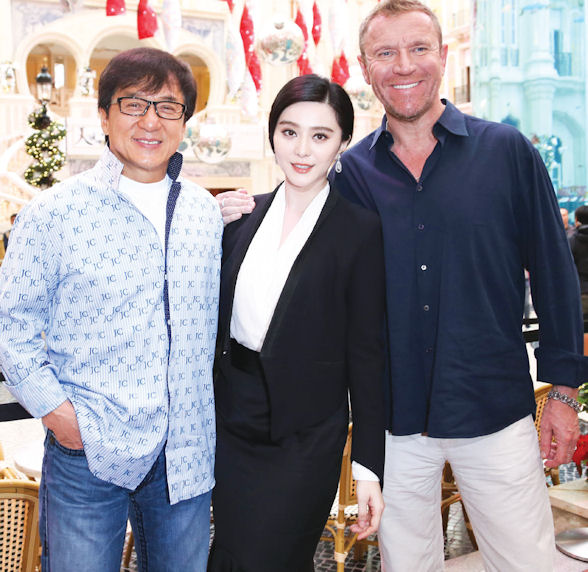 Martial arts great Jackie Chan, actress Fan Bingbing and director Renny Harlin at MGM's Grande Praça during a break in shooting for the upcoming film Skiptrace 