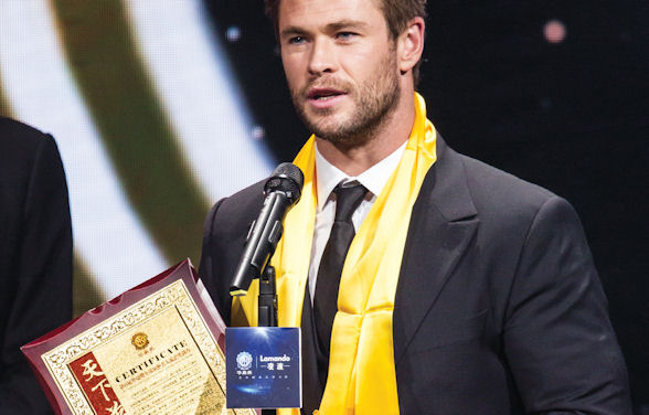 以出演《雷神》而闻名遐迩的Chris Hemsworth获全球最佳电影男演员奖 
