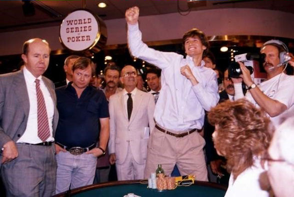 Phil Hellmuth在1989年WSOP主賽奪得個人第一條金手鍊
