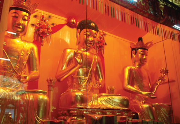 [b]The Hall of Great Strength is dedicated to Amitabha Buddha (left), Shakyamuni Buddha (middle) and Medicine Buddha (right)[/b]