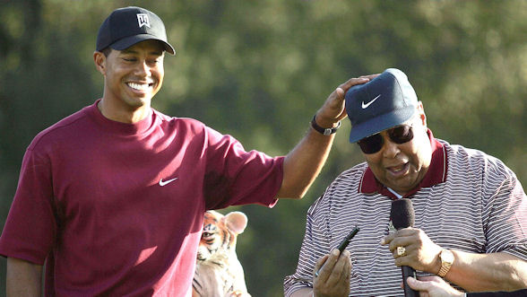 [b]Tiger Woods and father Earl in 2004[/b]